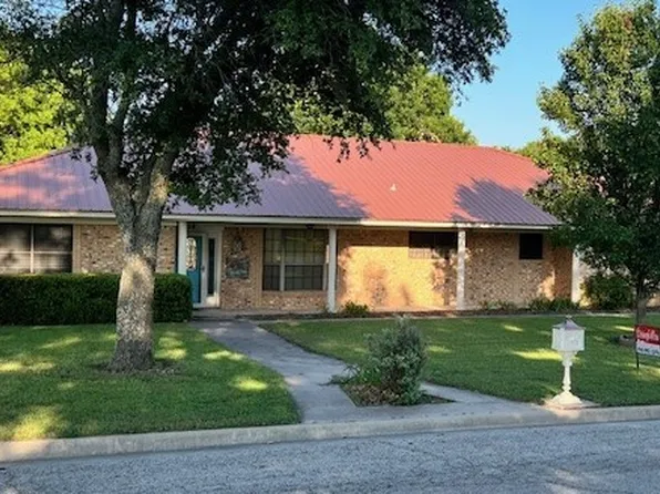 618 N Sycamore St, Muenster, TX 76252