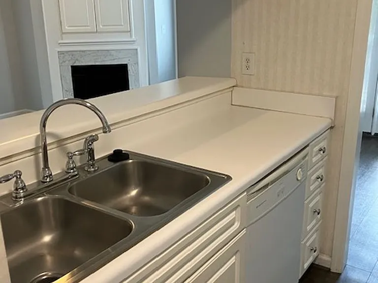 904 Litchfield Way #J — Photo 15