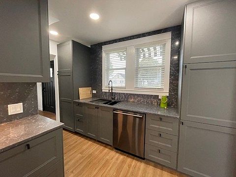 Kitchen with plenty of counterspace for cooking those family meals.