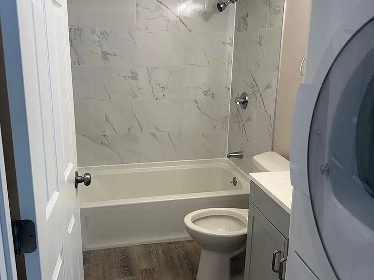 Pondsview Apartments — Photo 100