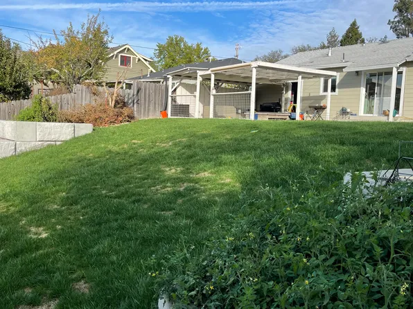 1007 Sunnyside Dr, Healdsburg, CA 95448