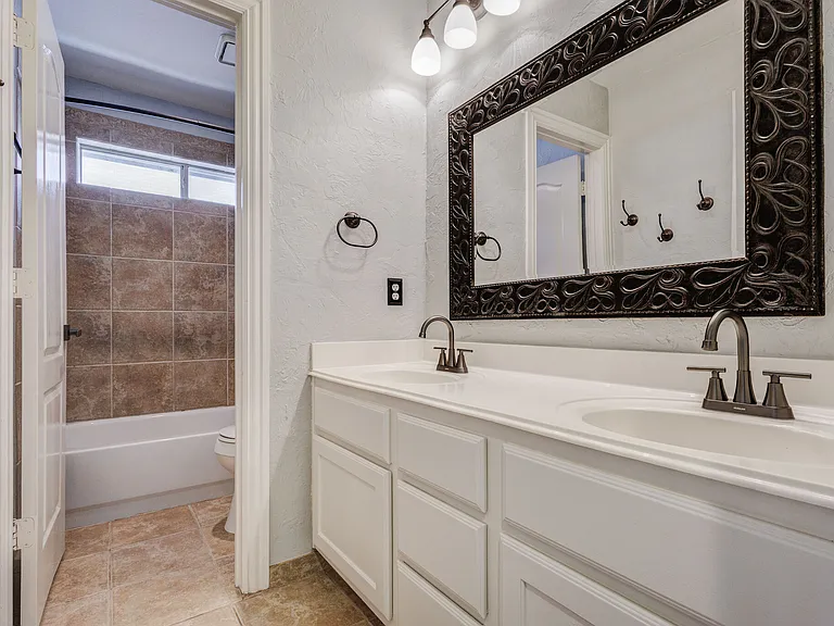 2816 Lakehollow Ln — Photo 34