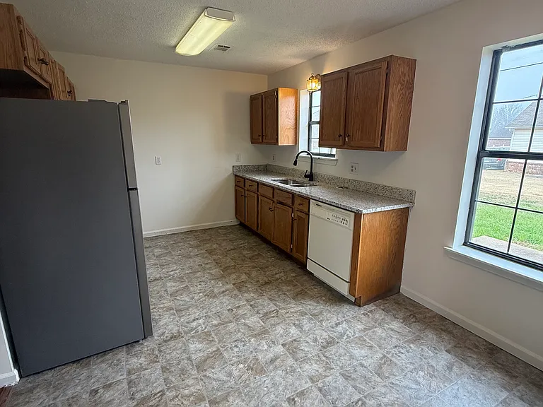 2216 Jonathan Ln — Photo 12
