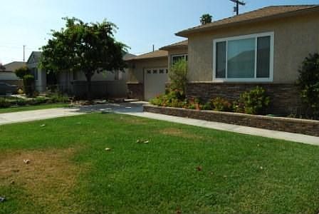 2nd image of 835 W 149th St