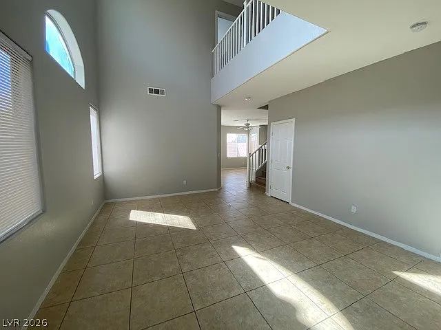5 bed, 3.0 bath, 2118 sqft, $2,350 — Photo 2
