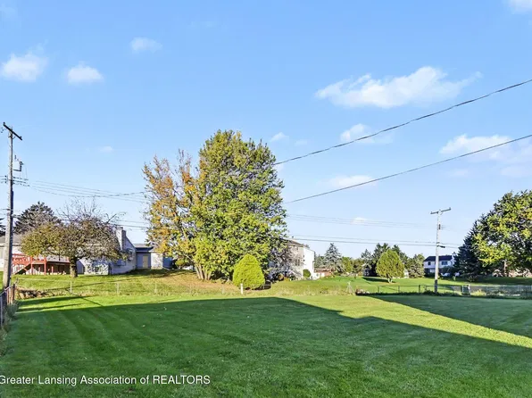 1030 Pickton Dr, Lansing, MI 48917