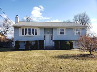 10 Daisy Ln, Wappingers Falls, NY 12590