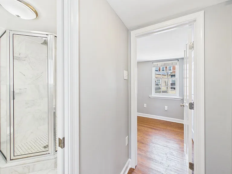 918 Waverly St — Photo 10