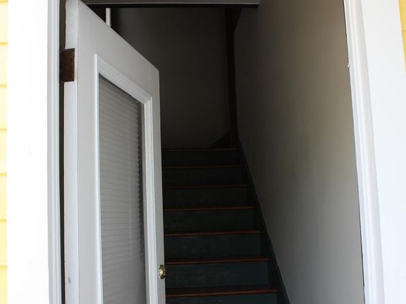 4th image of 808 Barnard St Floor 2