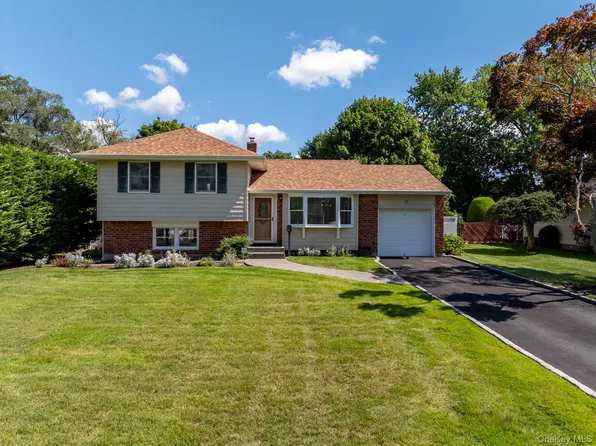 17 Keswick Drive, East Islip, NY 11730