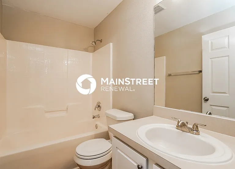 3748 NE 15th Pl — Photo 13