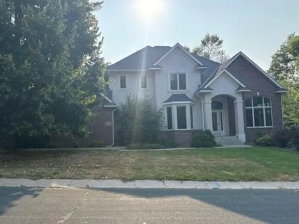 6713 Lakeway Dr, Chanhassen, MN 55317
