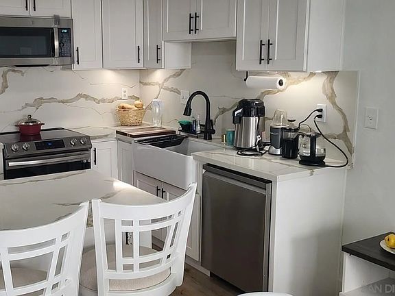 5th image of 546 Via De La Valle Unit F