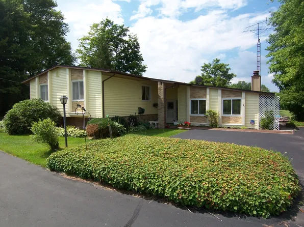 1431 Lake Vue Dr, Roaming Shores, OH 44085