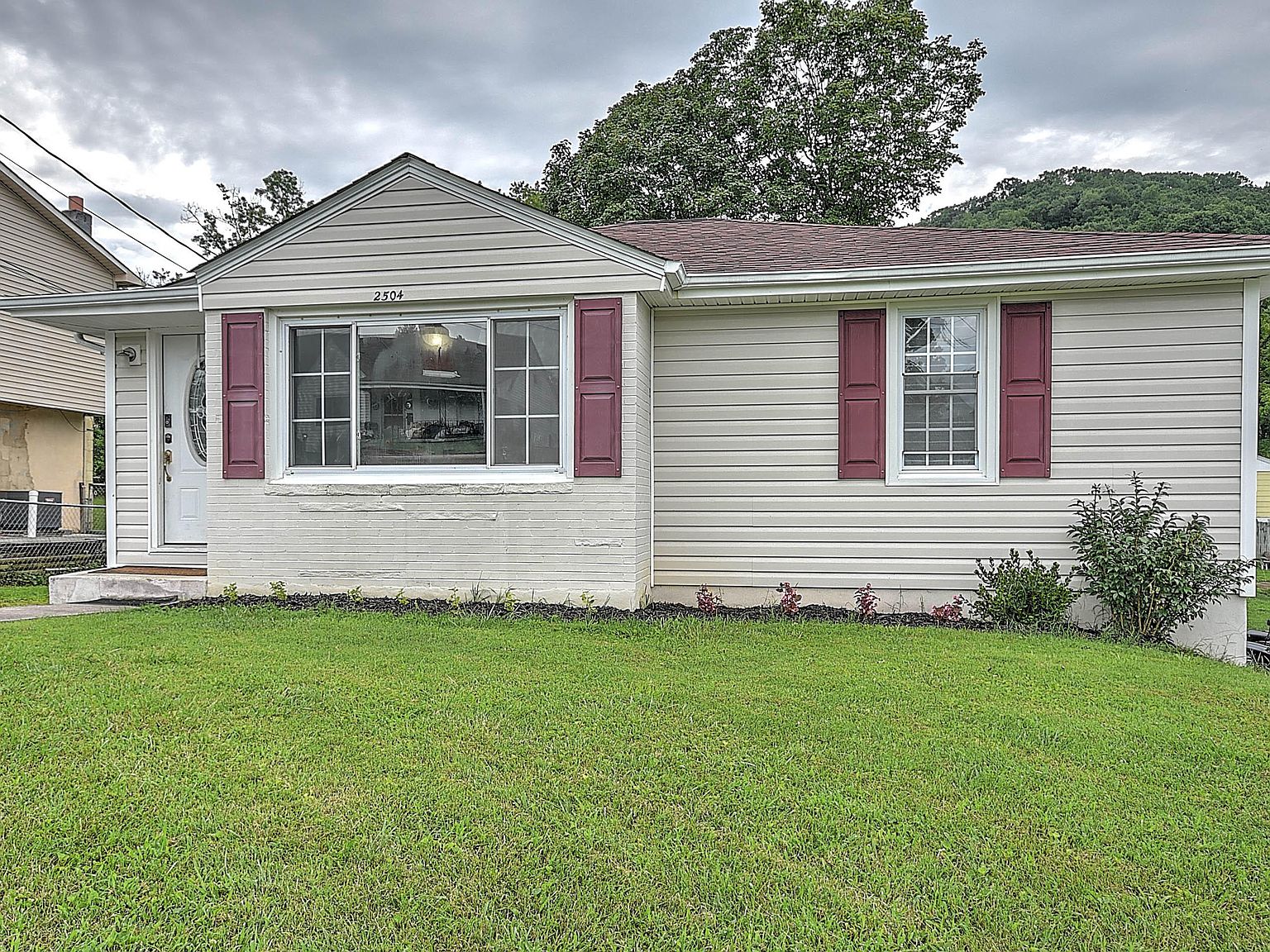 2504 Broad St, Bristol, TN 37620 Zillow