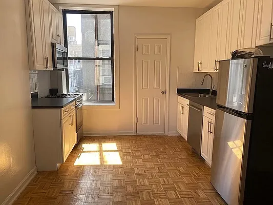 Rented by City Connections Realty | media 9