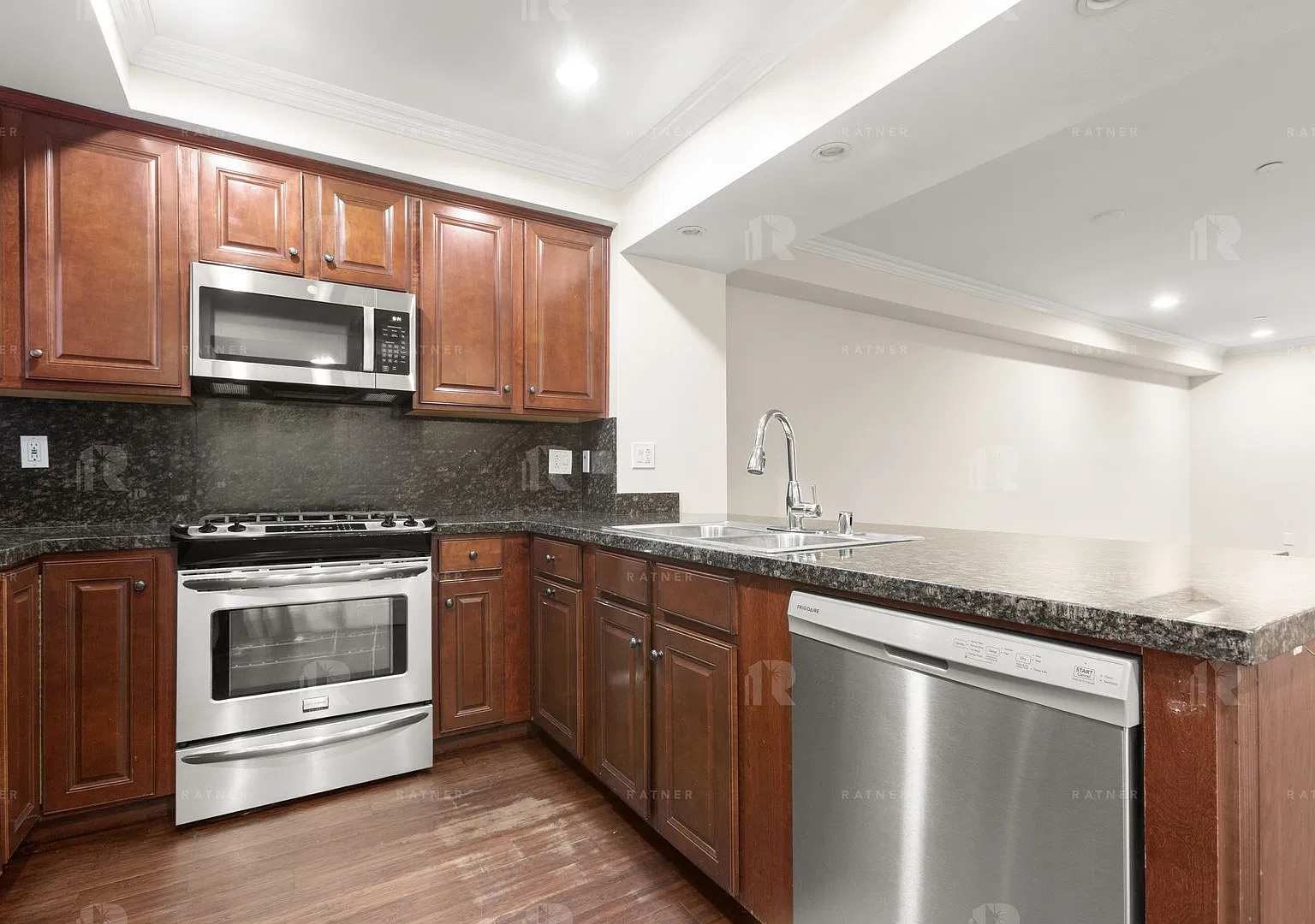 (An/Ti/Yo:A) 5056 Laurel Canyon Blvd — Photo 4