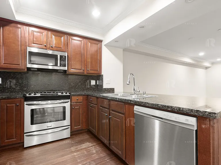 5056 Laurel Canyon Blvd — Photo 4