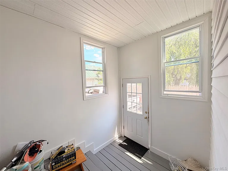 60 Hammond St — Photo 8