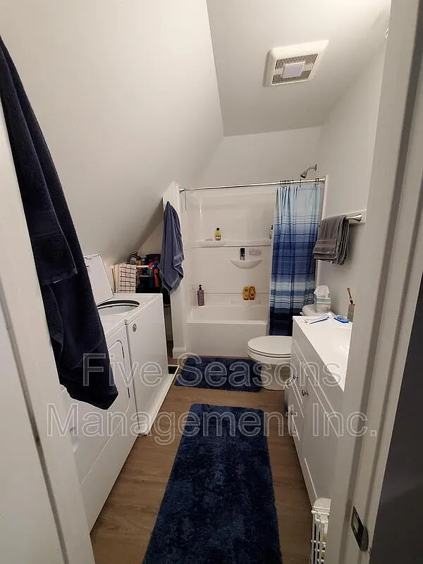 3 bed, 1.0 bath, 1211 sqft, $3,450 — Photo 4