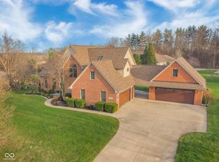 2521 Apple Blossom Ln, Columbus, IN 47201
