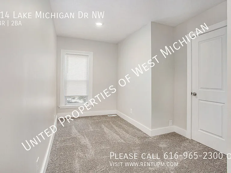 614 Lake Michigan Dr NW — Photo 9