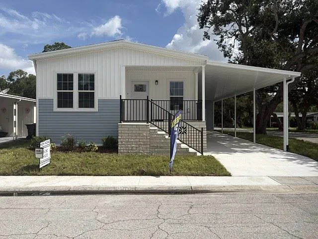 3 bed, 2.0 bath, 1248 sqft, $1,999 — Photo 1