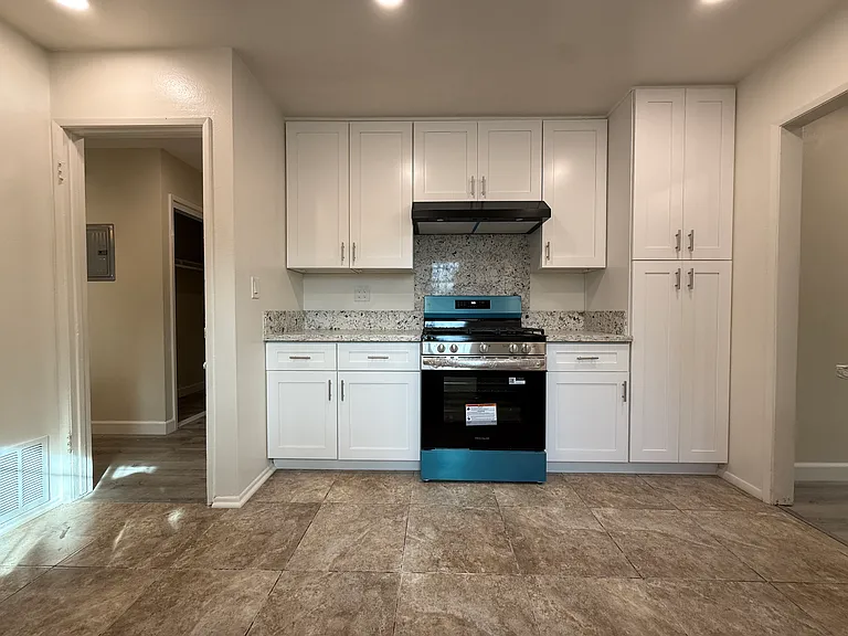 kitchen (new stove)