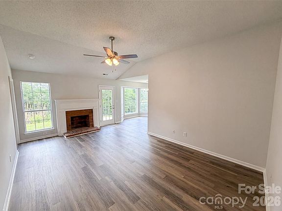 3rd image of 1633 Gordon Walters Dr
