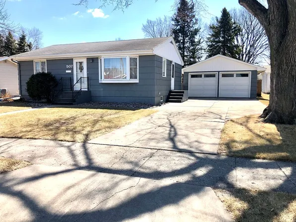507 22nd Ave S, Grand Forks, ND 58201