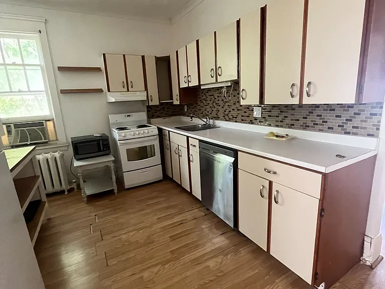 440 Avenue Rd #2 — Photo 4