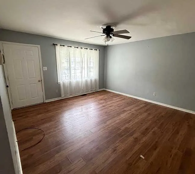 4422 Martinson Ln — Photo 3