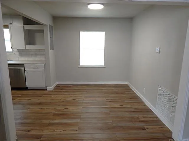 5 bed, 1887 sqft, $1,600 — Photo 3