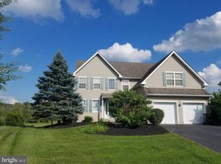 1110 Spring Meadow Dr, Quakertown, PA 18951