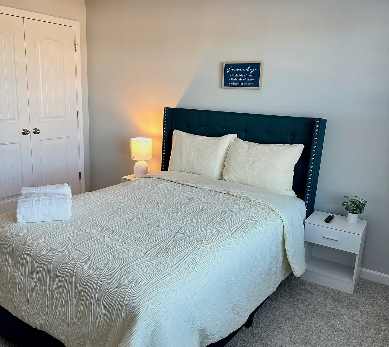 4 bed, 2.5 bath, 2312 sqft, $3,000 — Photo 2