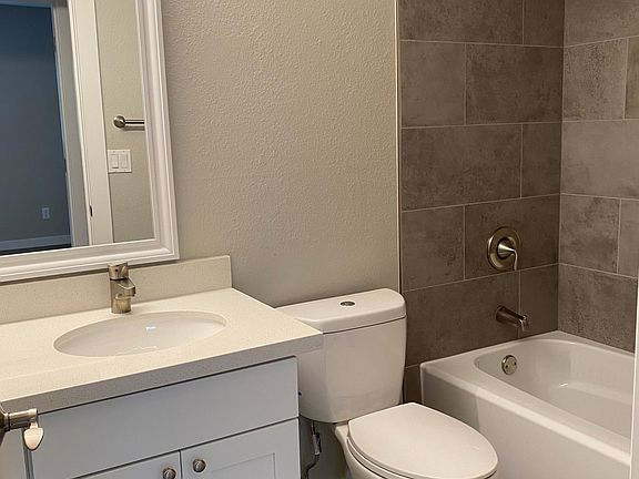4th image of 10138 NE 64th St Floor 1