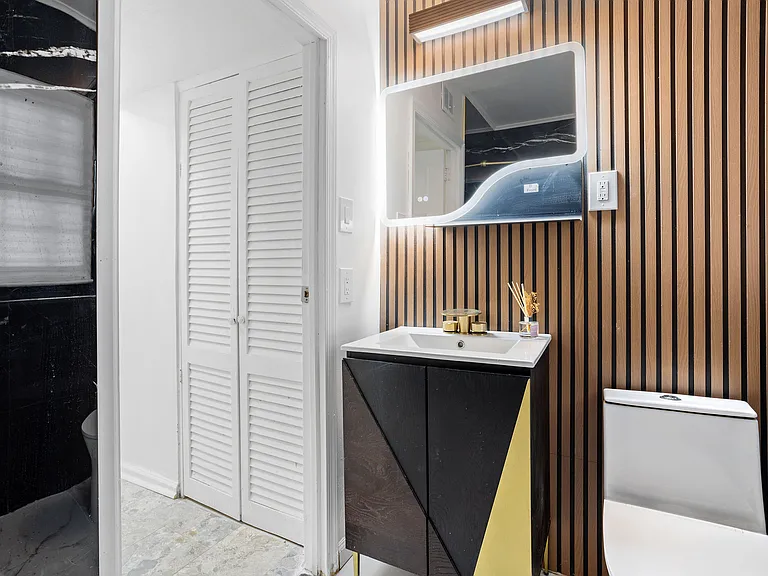 Oxford Cir — Photo 10