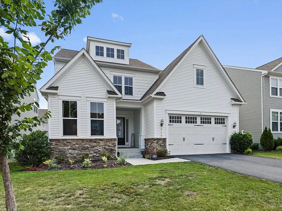 819 Banker Dr SW