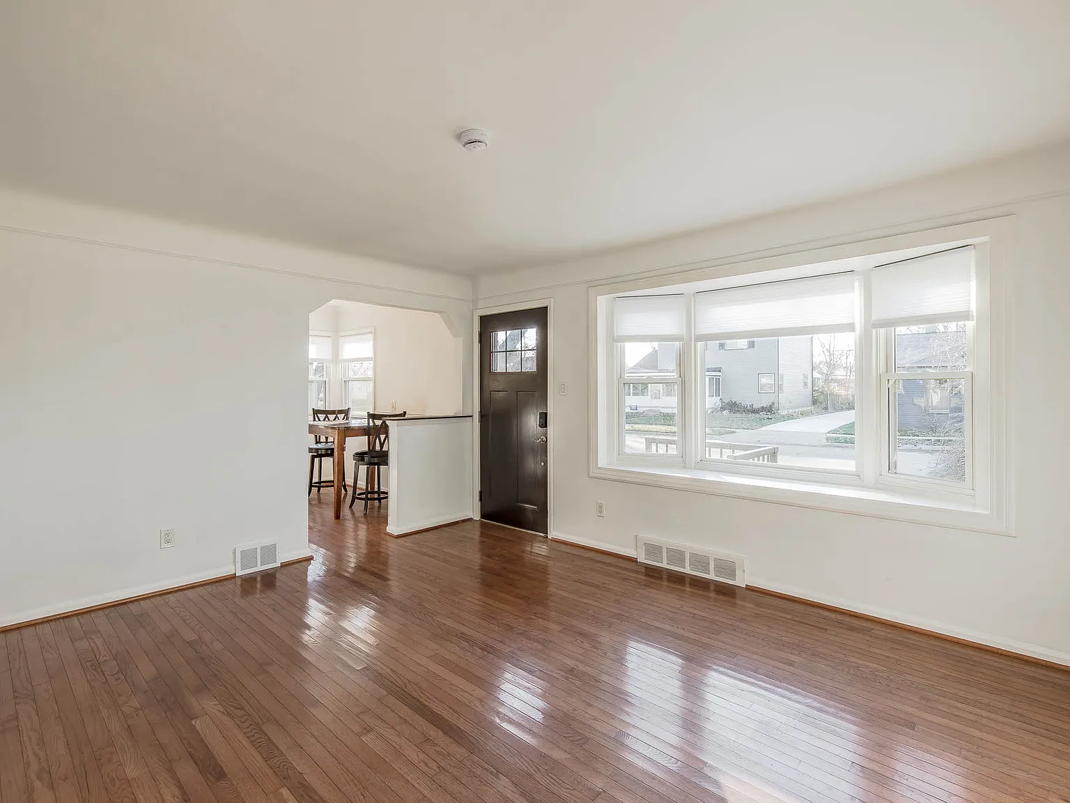 3 bed, 1007 sqft, $1,800 — Photo 3