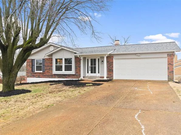 2996 Point Dr, Saint Louis, MO 63129