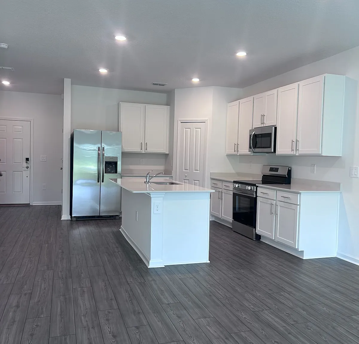 3 bed, 2.5 bath, 1700 sqft, $1,700 — Photo 2