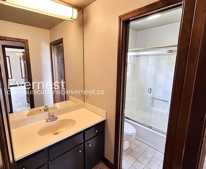 915 Russell St #A — Photo 13