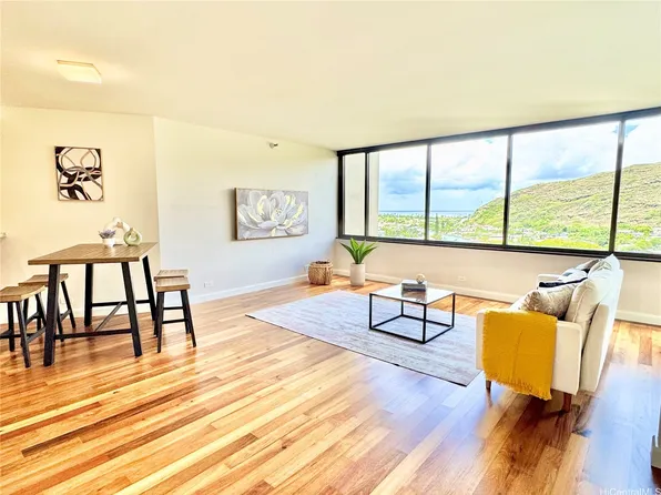 555 Hahaione St APT 10F, Honolulu, HI 96825