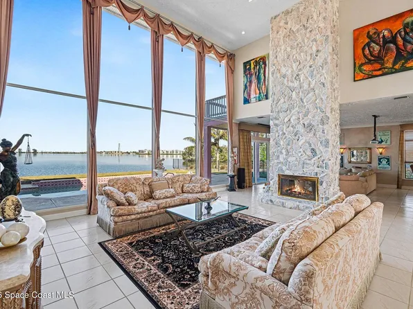 157 Saint Croix Ave, Cocoa Beach, FL 32931