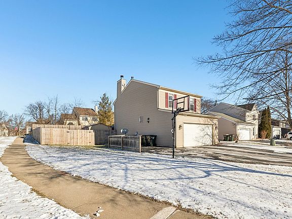 3rd image of 148 W Lindsay Dr