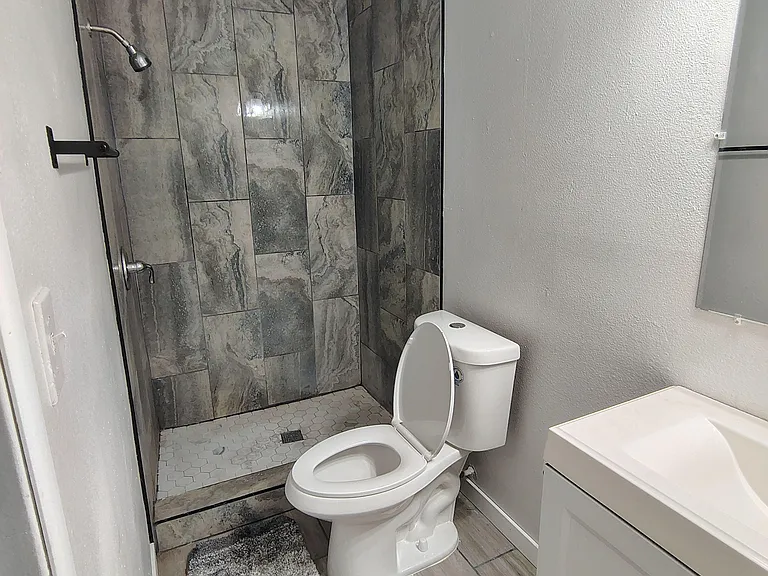 N 48th Ave — Photo 3