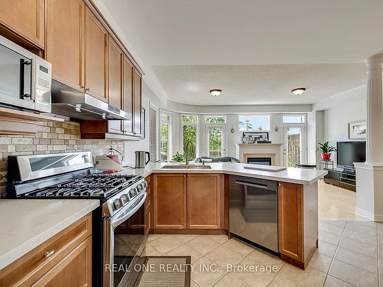 1126 Woodington Ln — Photo 11