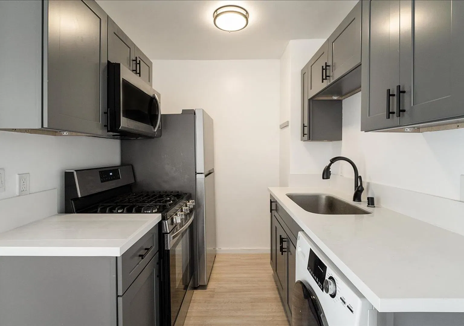 Beautiful Culver City Apartment! — Photo 3
