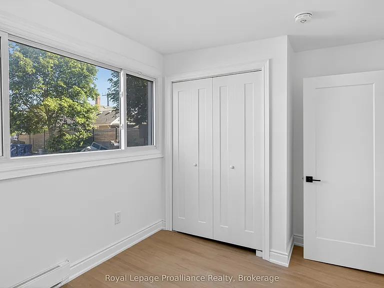171 Hazlitt St #4 — Photo 10