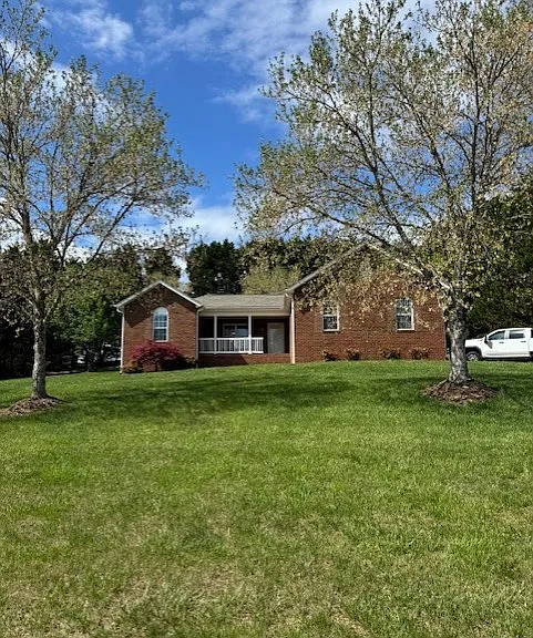 186 Chesterfield Dr — Photo 1
